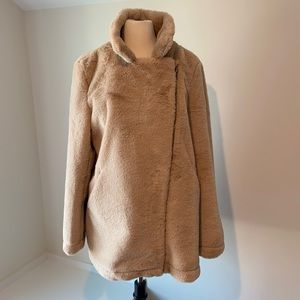 Brand new women’s shearling teddy zip jacket coat. Size L